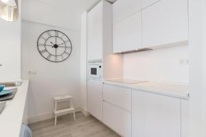 A kitchen or kitchenette at MalagaSuite Malagueta Impressive Views