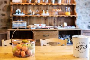 Jedlo v ubytovaní bed & breakfast alebo blízkom okolí