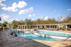 uma representação de uma piscina num resort em Park L'acqua di roma - Cozinha completa em Caldas Novas