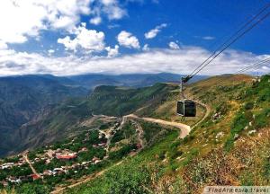 a gondola ride on a mountain with a road at Syunyats guest house in Halidzor