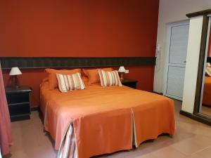 Una cama o camas en una habitación de Hotel Don Horacio