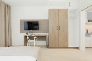 Telewizja i/lub zestaw kina domowego w obiekcie Aquamarina Onyx Marina Invest