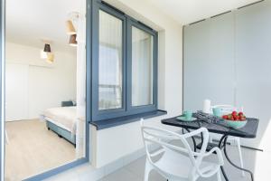 Łóżko lub łóżka w pokoju w obiekcie Aquamarina Onyx Marina Invest