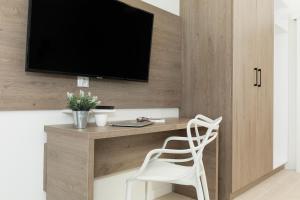 Telewizja i/lub zestaw kina domowego w obiekcie Aquamarina Onyx Marina Invest