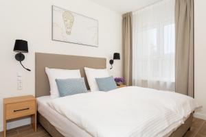 Łóżko lub łóżka w pokoju w obiekcie Aquamarina Onyx Marina Invest