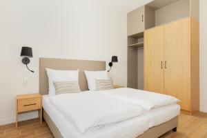 Łóżko lub łóżka w pokoju w obiekcie Aquamarina Onyx Marina Invest