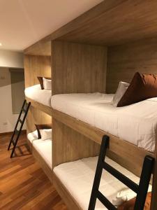 a room with two bunk beds and a chair at MLA apartments - Buenos Aires in Lima