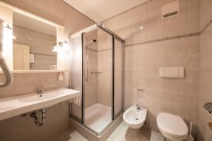 A bathroom at Appartement Strobl