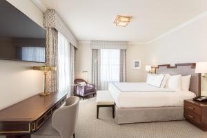 Voodi või voodid majutusasutuse The Lancaster Hotel toas
