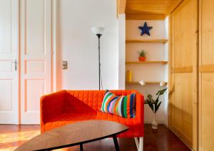 A seating area at Luxury central Apartment