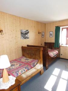 a bedroom with two beds and a table with a lamp at gite tourmalet in Barèges