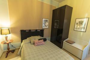 A bed or beds in a room at A due passi dal Castello