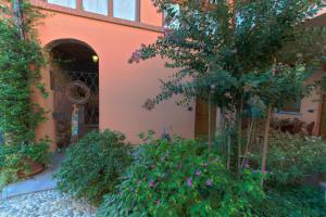 A garden outside A due passi dal Castello