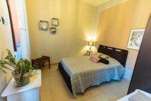 A bed or beds in a room at A due passi dal Castello