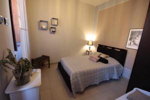 A bed or beds in a room at A due passi dal Castello