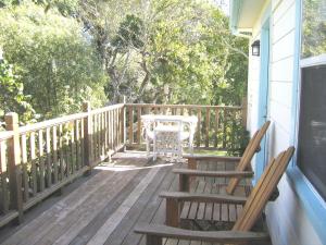 Balcony o terrace sa Pescadero Creek Inn