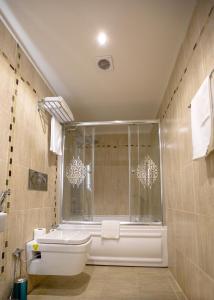 a bathroom with a tub and a sink at Jolnar garden hotel in Macka