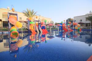 Bazén v ubytování Al Khuzama Resort nebo v jeho okolí