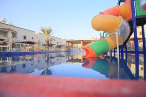 Bazén v ubytování Al Khuzama Resort nebo v jeho okolí