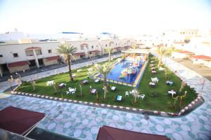 Bazén v ubytování Al Khuzama Resort nebo v jeho okolí