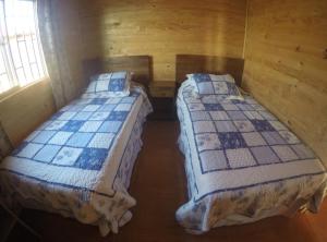 Postel nebo postele na pokoji v ubytování Cabañas Alfa Colbun Machicura