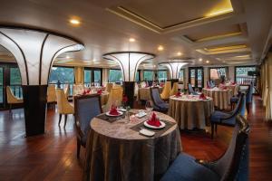 Gallery image of Alisa Premier Cruise in Ha Long