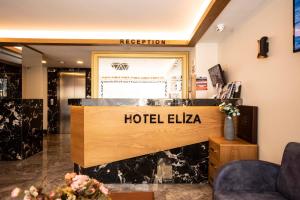 TV a/nebo společenská místnost v ubytování Eliza Hotel