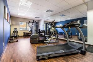 a gym with tread machines and a treadmill at Comfort Suites in Sioux Falls