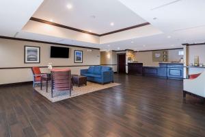 Lobby o reception area sa Comfort Inn & Suites Maingate South