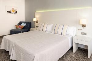Postel nebo postele na pokoji v ubytování Hostal Pitiusa