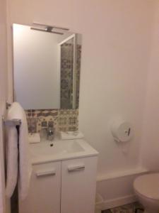 Gallery image of Hôtel Riviera in Vichy +37 photos