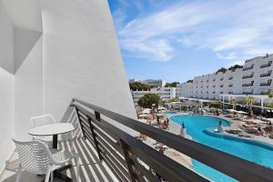 Bazén v ubytování Palmanova Suites by TRH nebo v jeho okolí