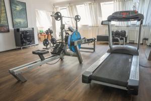 Spordikeskus ja/või sportimisvõimalused majutusasutuses Hotel Rejs