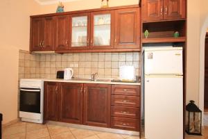 O bucătărie sau chicinetă la Alex Studios & Apartments