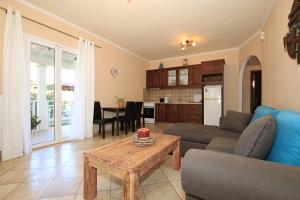 O bucătărie sau chicinetă la Alex Studios & Apartments