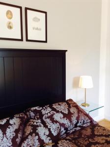Postel nebo postele na pokoji v ubytování Boutique Apartments U Rolanda, Mikulášské náměstí