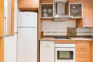 Kuchyň nebo kuchyňský kout v ubytování Apartamentos Jardines del Mar II
