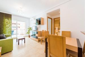 TV a/nebo společenská místnost v ubytování Apartamentos Jardines del Mar II