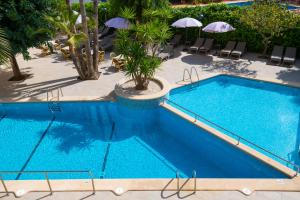 The swimming pool at or close to FLOR los Almendros Apartamentos