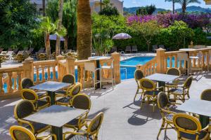 The swimming pool at or close to FLOR los Almendros Apartamentos
