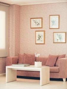 A seating area at FLOR los Almendros Apartamentos