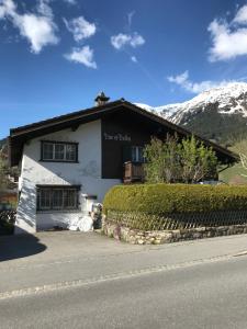 Nespecifikovaný výhled na hory nebo výhled na hory při pohledu z bed and breakfast