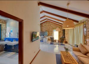 a living room with a couch and a dining room at Pedracuca - Costa da Morte in Neaño