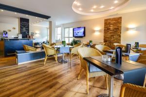 TV a/nebo společenská místnost v ubytování Hotel Wald und See
