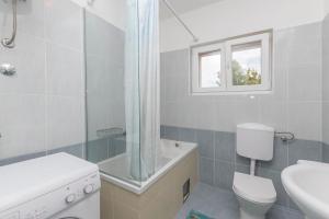 Koupelna v ubytování Apartment Sime + 12 fotografií