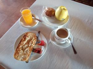 Comida en o cerca de este hotel