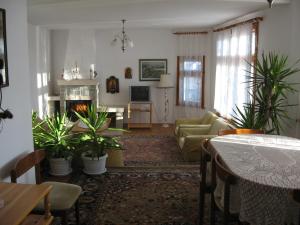 Μια τηλεόραση ή/και κέντρο ψυχαγωγίας στο Guest House Astra
