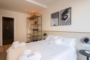 Posteľ alebo postele v izbe v ubytovaní Petit Luxe Tobella Baixos