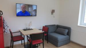 Televízia a/alebo spoločenská miestnosť v ubytovaní Gästehaus Eisenstrasse