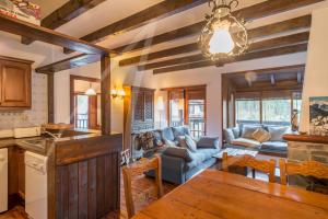 a kitchen and living room with a couch and a table at Nin de Beret by SeaMount Rentals in Naut Aran